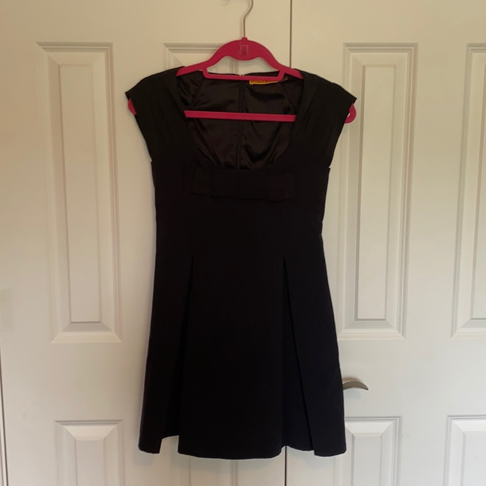 Alice and Olivia black bow mini dress. Sz 0